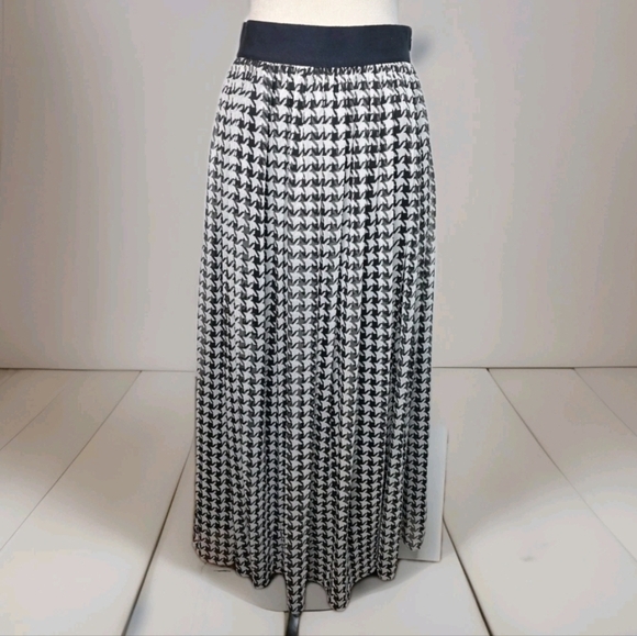 321. Talbots Houndstooth Pleated Midi Skirt - Size 2 - Picture 1 of 9